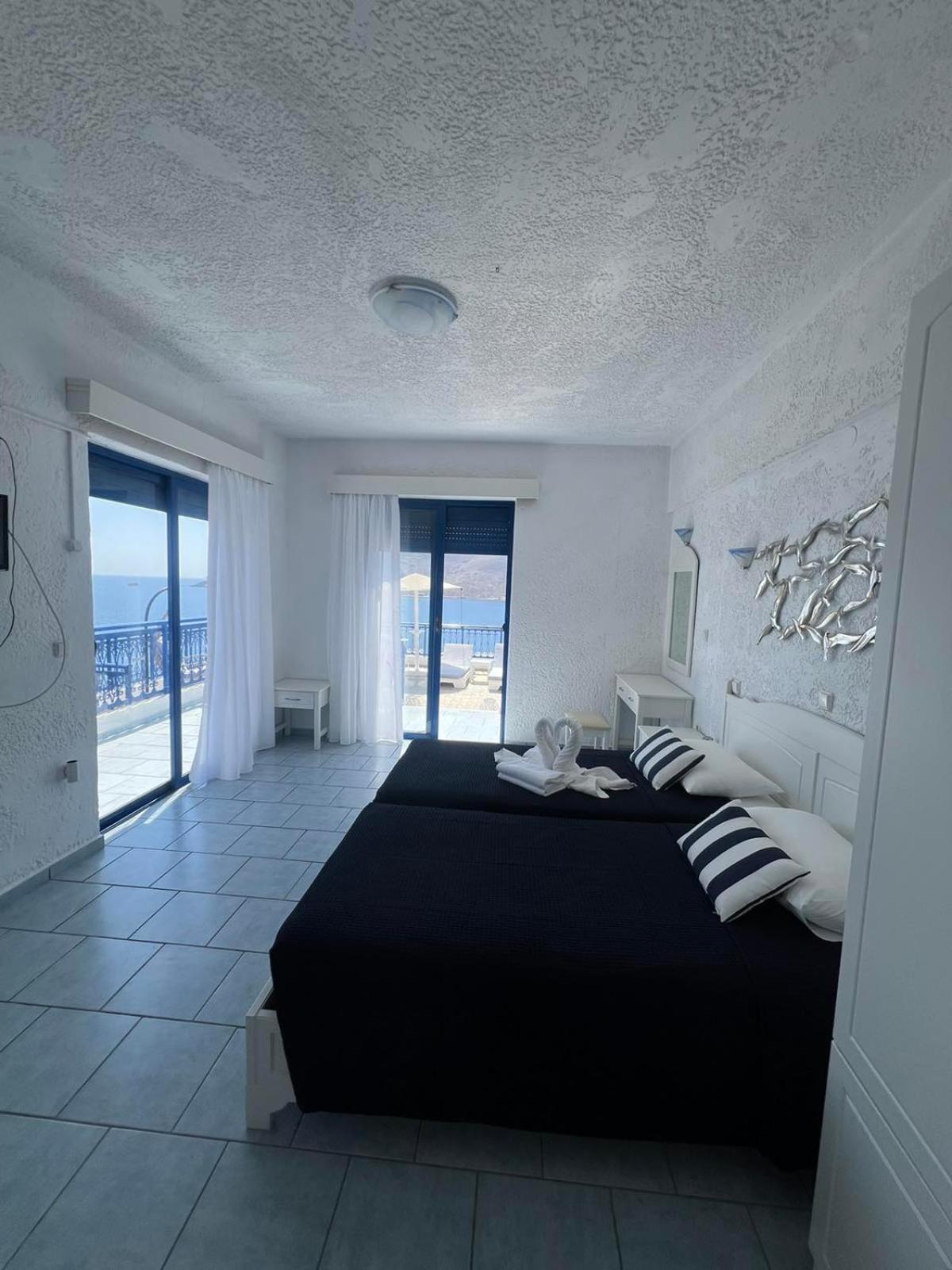 Marinas Studios Livadia  Rom bilde